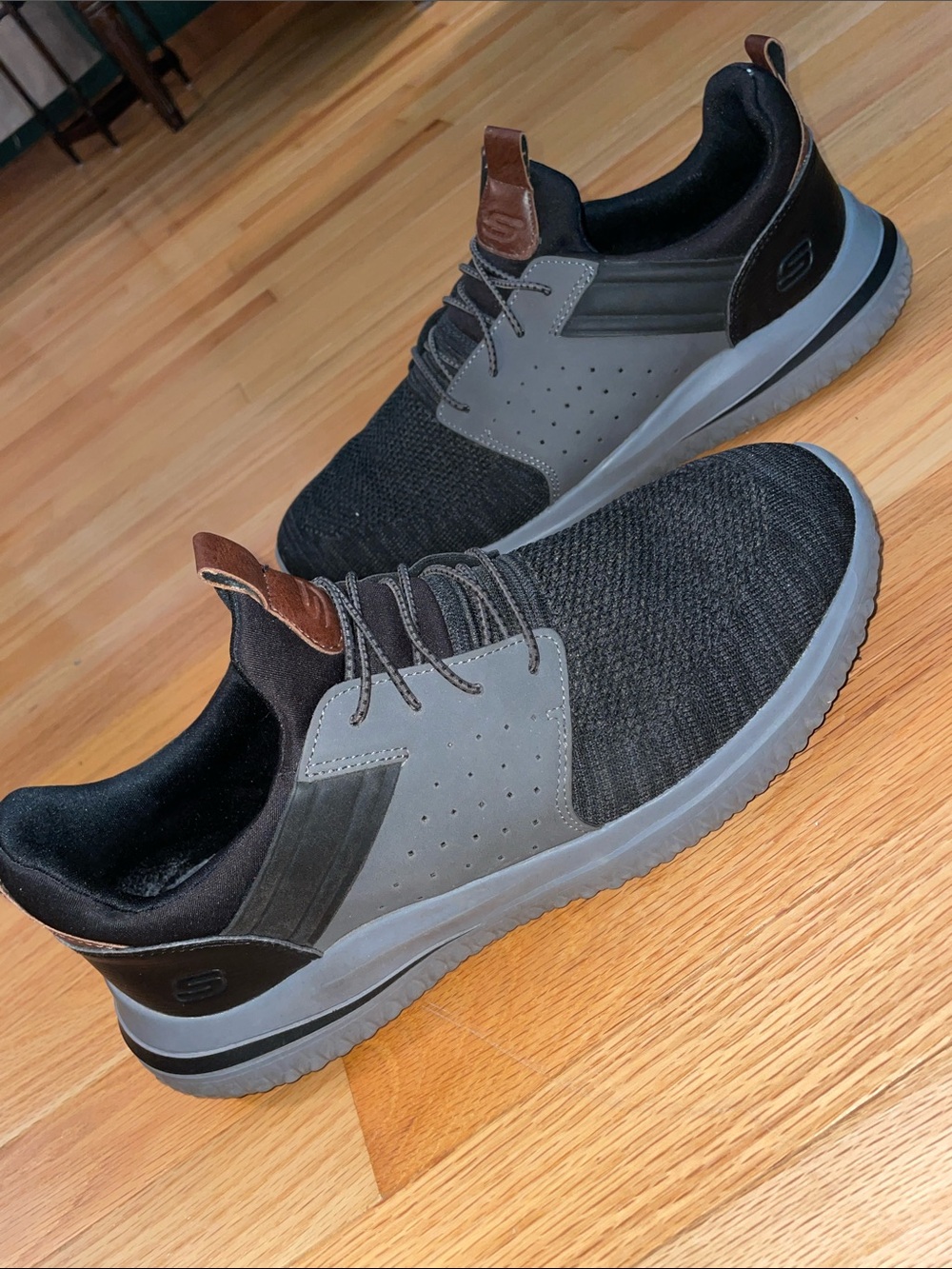 Like new men’s sketchers 13